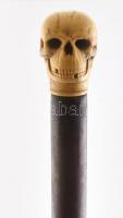 Sétapálca, pácolt fapálca, csont Memento mori fogóval, kopásnyomokkal, h:92cm