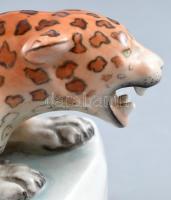 Herendi leopárd figura, terv: Markup Béla, kézzel festett, jelzett, hibátlan, h: 20 cm
