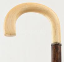 Sétapálca csont nyéllel, kopásnyomokkal, h:86cm