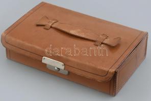 Férfi neszeszer, bőr tokban, 24x15cm