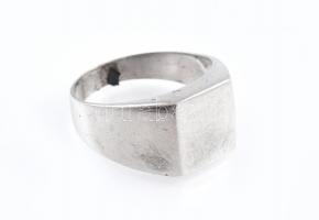 Ezüst(Ag) pecsétgyűrű, jelzett, méret: 64, nettó: 8,4 g