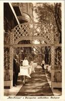 Budapest V. Ritz Terasse a Dunapalota szállodában, pincérek. Hátoldalon 1927-es étlap (EK)