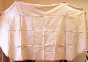 Kézzel hímzett mezőkövesdi terítő, teljesen új állapotban 150x240 cm-es méretben, drapp színben