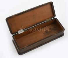Szecessziós doboz, fa, díszes fémborítású fedéllel, korának megfelelő, kopottas állapotban, 23x8x5,5...