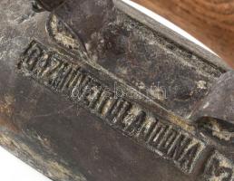 Régi vasaló, masszív öntöttvas, fa fogóval, "Budapest Szfv. Gázművei tulajdona" felirattal...