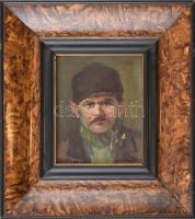 Daday Gerő (1890-1979): Pipázó férfi portréja. Olaj, karton, jelzett. Fa keretben, látható méret: 11,5x9 cm, külső méret: 23x20,5 cm