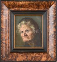 Daday Gerő (1890-1979): Idős asszony portréja. Olaj, karton, látható jelzés nélkül. Fa keretben, látható méret: 13x11 cm, külső méret: 24,5x22,5 cm