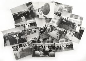 Szebellédi Géza (?-?) fotóművész, Losonczi Pál fotósa által készített 13 db fotó az 1972-es szovjet kulturális kiállításról neves vendégekkel, mint Stróbt Zsigmond és mások. 24x16 cm