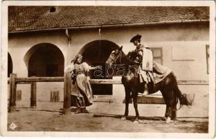 1930 Hortobágy, Pusztai élet a hortobágyi csárda előtt, magyar folklór (fa)