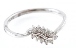 Ezüst(Ag) leveles gyűrű, kőhiánnyal, jelzett, méret: 53, bruttó: 1,2 g