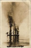 1917 Égő fregatt / K.u.K. Kriegsmarine / Austro-Hungarian Navy, burning screw frigate. photo + &quot;Zensuriert S.M.S. Viribus UNitis&quot; (EK)