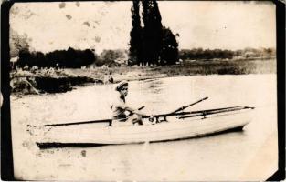 1931 Keszthely, csónakos a Balaton partján. photo (EK)