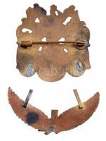 DN Zománcozott Br címeres jelvény, pajzsban korona és ágat tartó páncélos kar, felette sisak, legfel...