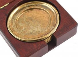 6 darab réz alátét fa dobozban, díszdobozban, d: 10 cm
