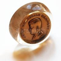 USA 1961. "John F. Kennedy" amerikai elnök beiktatására kiadott nagyméretű Br plakett, levélnehezék formájában. Szign.Paul Manship, neves amerikai szobrász T:1