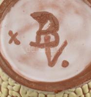 B. Várdeák Ildikó (1929-2013): Kerámia váza zsugor mázzal. Jelzett, alul apró hibával, m: 16,5 cm