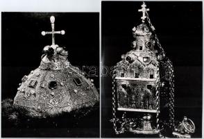 Fotósorozat múzeumi műkincsekről, egyházi, koronázási, uralkodói relikviákról, 23 db, vegyes méretbe...