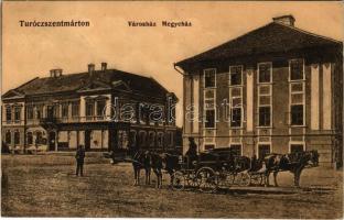 1912 Turócszentmárton, Turciansky Svaty Martin; Városház, megyeháza, lovaskocsik, Bindfeld Ármin üzlete. Moskóczi Ferencné kiadása / town and county halls, horse carts, shop