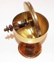 XX. század közepén készített réz kehely fedéllel és míves tetőfogantyúval, 20cm-es magassággal