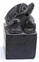 Kínai, figurális, faragott kő pecsétnyomó, m:4cm