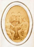 cca 1860-1870 fotó gyűjtemény 25 db vizitkártyával, közötte két ferrotípia. nemesek és azonosításra váró személyek. Korabeli, réz veretes fótóalbumban.