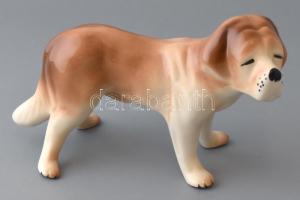 Kutya figura, kézzel festett porcelán, jelzett, kis kopásnyomokkal, 15×23 cm
