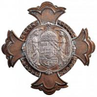 1933. Nemzeti Munka Elismeréséül - T.E.SZ. 1933 ezüstözött Br kereszt alakú jelvény, közepén angyalos magyar címer díszítménnyel, hátoldalon szöveggel és két rögzítőpánttal (54x54mm) T:2 patina
