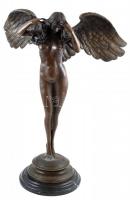 Jelzés nélkül: Női akt angyalszárnyakkal. Öntött, patinázott bronz, márvány talapzaton, lábánál javításnyomokkal, m:60cm
