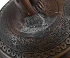 Jelzés nélkül: Női akt angyalszárnyakkal. Öntött, patinázott bronz, márvány talapzaton, lábánál javí...