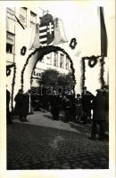 1938 Kassa, Kosice; bevonulás, díszkapu magyar címerrel / entry of the Hungarian troops, decorated gate with Hungarian coat of arms. photo