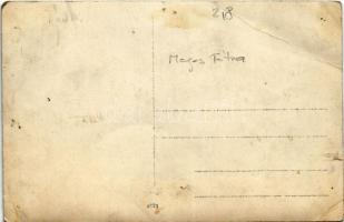 Tátra, Magas-Tátra, Vysoké Tatry; turista csoport / group of tourists. photo (lyukak / pinholes)