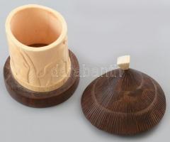 Keleti csont és ébenfa dobozka, állat figurákkal. d: 10 cmm m: 19 cm XX. sz. eleje. / Oriental bone ...