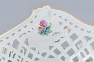 Herendi II. osztály, nagy méretű, gyümölcskínáló, áttört porcelán, plasztikus rózsákkal, rózsákon ap...