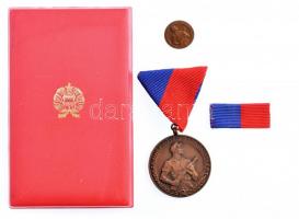 1964. Munkásőr bronz kitüntetés, mellszalagon, miniatűrrel szalagsávon, eredeti dísztokban T:1- NMK 708.