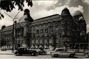 Budapest XI. Hotel Gellért szálloda, villamos, automobil, motorbicikli. Képzőművészeti Alap Kiadóvállalat (kis szakadás / small tear)