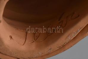 Illár Erzsébet (1940-): Ülő lányka terrakotta szobor jelzett m: 22 cm