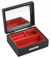 Zenélő ékszertartó doboz, kámeás díszítéssel, 14×11×6 cm