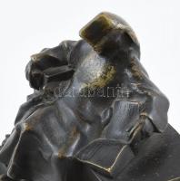 Jelzés nélkül: Anonymous. Öntött, patinázott bronz, márvány talapzaton, m: 16cm