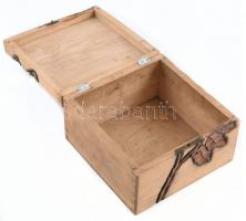 Rózsás fadoboz, kopott, 20x20x12cm