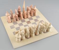 Faragott kő sakk, kopásnyomokkal, pár darab ragasztott teljes, 35x35cm