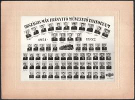 1952 Országos MÁV irányító művezető tanfolyam, tablófotó, kartonra kasírozva, 23x16 cm