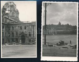 cca 1944-1945 A romos budai palotát ábrázoló fotó tétel, 2 db, fotólapok, 13x8 cm