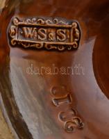 WS&S Wilhelm Schiller and Sohn (1850-1914): Díszváza. Majolika, sérült, jelzett, m:41cm