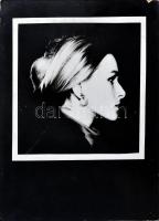 Női portré, nagyméretű művészfotó farost lemezen, jelzés nélkül, szélein kissé sérült, 40x30 cm