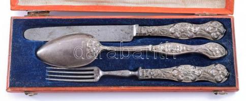 Ezüst (Ag) keresztelő készlet, 1840, Bécs. jelzett, sérült, eredeti dobozában, bruttó: 86 g