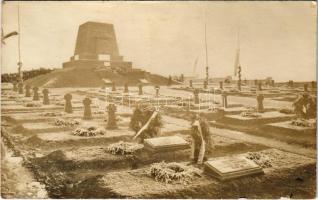 Das Bayern-Denkmal auf Höhe 417 (Rumänien) Serie Bild 2: Heldenfriedhof mit Denkmal / WWI German military cemetery in Romania (EK)