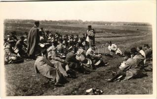 Magyar katonák csoportja / Hungarian military, group of soldiers. photo (EK)