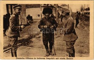 1917 Deutsche Offiziere in heiterem Gesprächt mit einem Bauern / WWI German military, officers with peasant (EB)