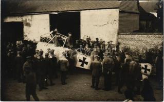 1916 Longueval, Gelandetes deutsches Flugzeug / WWI German military aircraft landed in Longueval. photo