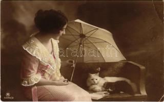 1912 Lady with cats (EB)